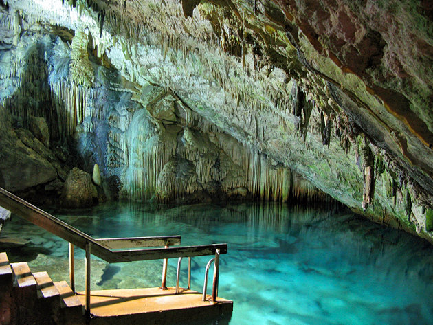 bermuda-crystal-and-fantasy-caves